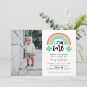 ピンククローバー&レインボーラッキーワン写真1st誕生日 招待状 (スタンド正面)