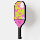 ピンククールモダンモノグラムの ピックルボールラケット (左)
