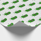 ピンクグラスを持ったピクルス人 ラッピングペーパー (角)