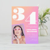 ピンクグラデーションのレトロな写真 34歳の誕生日 招待状 (スタンド正面)