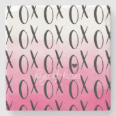 ピンクグラデーションの水色ブラックXOXOハート ストーンコースター (正面)
