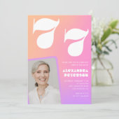 ピンクグラデーションレトロ写真77歳の誕生日招待状 招待状 (スタンド正面)