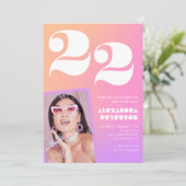ピンクグラデーション22歳の誕生日招待状レトロ写真 招待状 (スタンド正面)