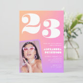 ピンクグラデーション 23歳の誕生日パーティーの招待状 レトロな写真 招待状 (スタンド正面)