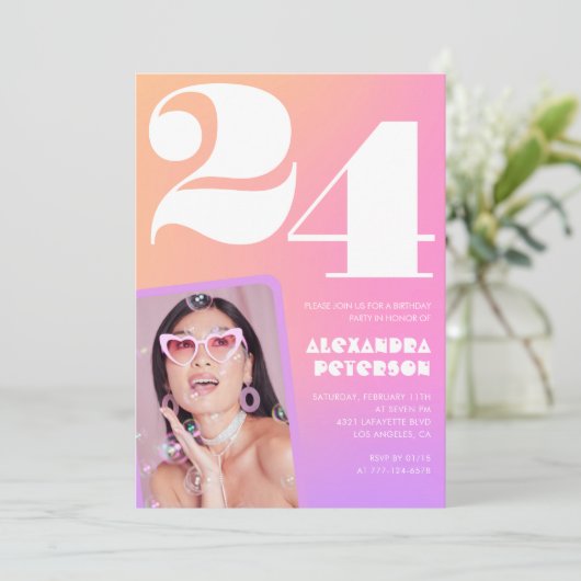 ピンクグラデーション 24歳の誕生日招待状 レトロ写真 招待状 (スタンド正面)