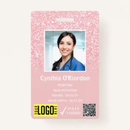 ピンクグリッタースタッフフォトID QRバーコードバッジ バッジ