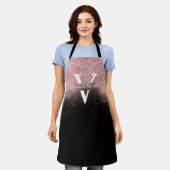 ピンクグリッタースパルクルモノグラムブラックガーリーカスタム エプロン (着用した状態)