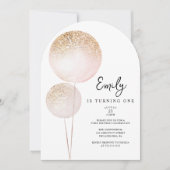 ピンクグリッターバルーン女の子の最初の誕生日パーティー 招待状 (正面)