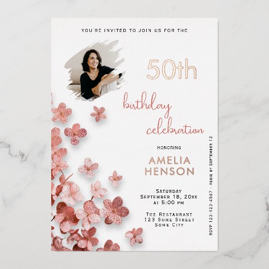 ピンクグリッター花フローラ50誕生日写真 箔招待状 (正面)