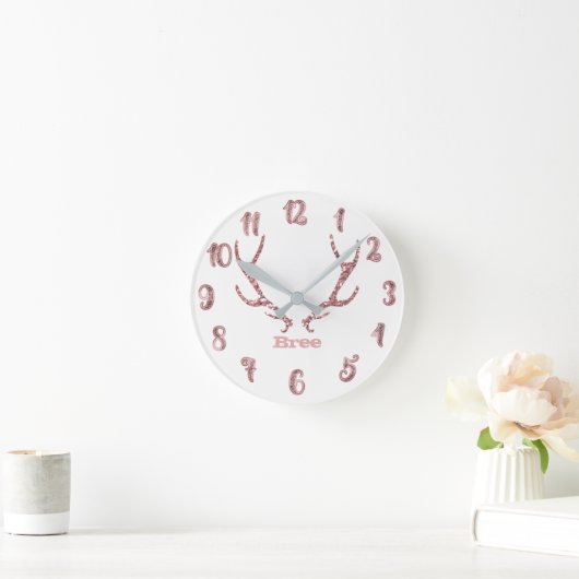 ピンクグリッター〔雄ジカの〕枝角バラ金ゴールドグラパーソナライズされたム ラウンド壁時計 (ホーム)