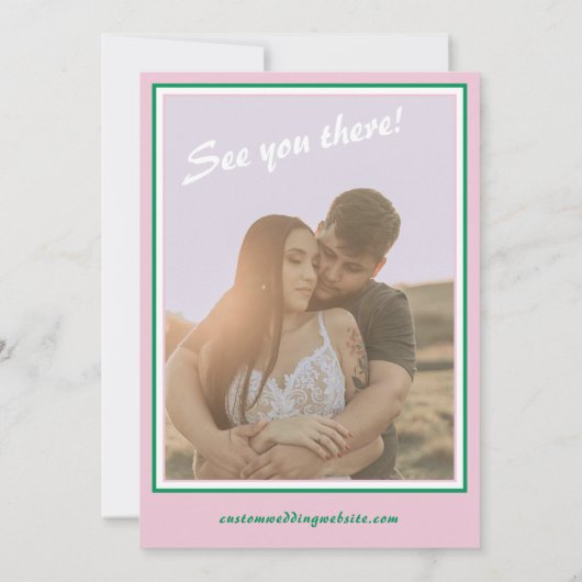 ピンクグリーンビッグモノグラムはっきりしたクリエイティブ結婚おもしろい 招待状 (裏面)