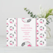 ピンクグレーのサッカーボールのパターン誕生日パーティー 招待状 (スタンド正面)