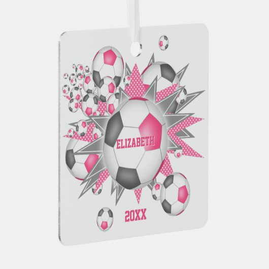 ピンクグレーのサッカーボールのパンク女の子スポーツ メタルオーナメント (正面右)