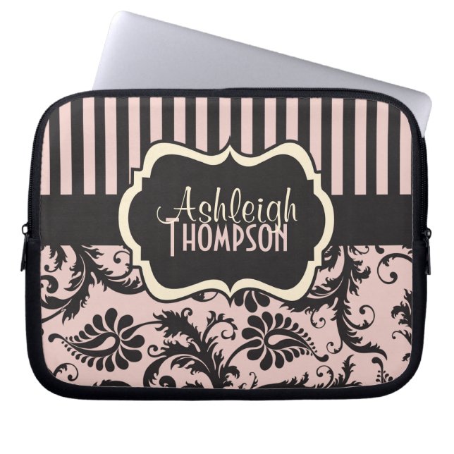 ピンクグレーアイボリー水玉模様ストライプのラップトップスリーブ ラップトップスリーブ (正面)
