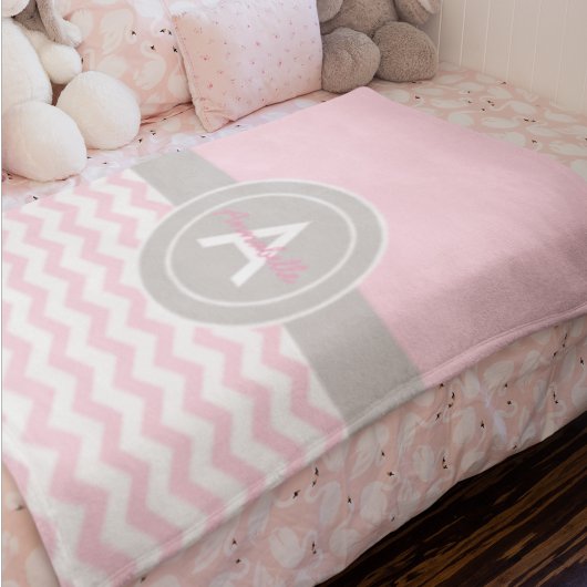 ピンクグレーシェブロン フリースブランケット