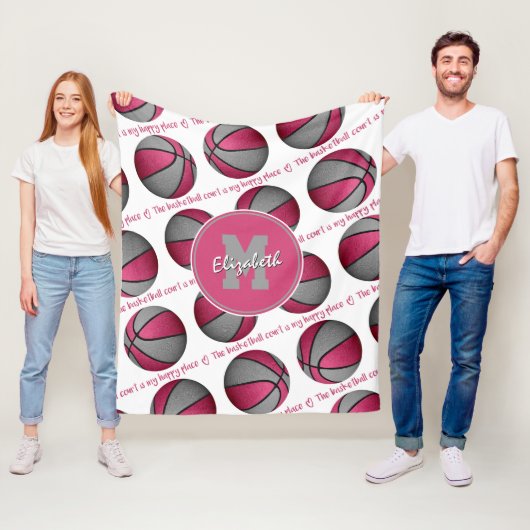 ピンクグレーバスケットボールのコートは私の幸せな場所である フリースブランケット (インサイチュ)