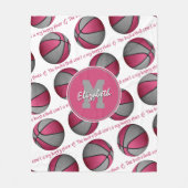 ピンクグレーバスケットボールのコートは私の幸せな場所である フリースブランケット (正面)