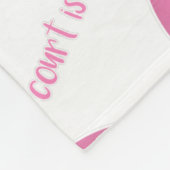 ピンクグレーバレーボールのコートは私の幸せな場所である フリースブランケット (角)