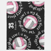 ピンクグレーバレーボールのコートは私の幸せな場所である フリースブランケット (正面)