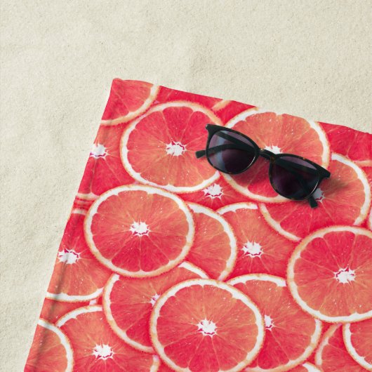 ピンクグレープフルーツ薄切りデジタルモンタージュ ビーチタオル (インサイチュ)