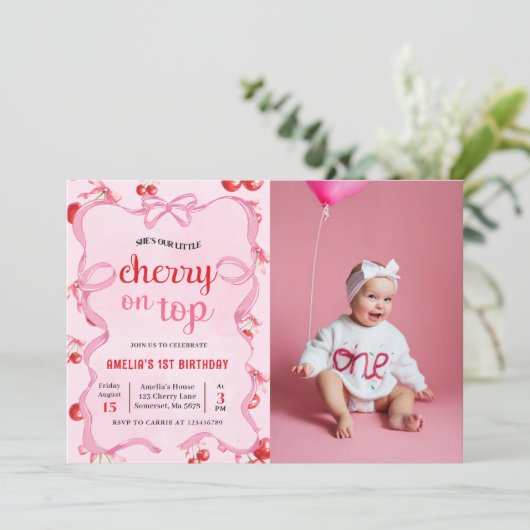 ピンクコケットさくらんぼオントップ誕生日写真 招待状 (スタンド正面)