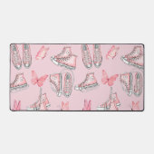 ピンクコケットスタイルハイトップジムシューズと花 デスクマット (正面)