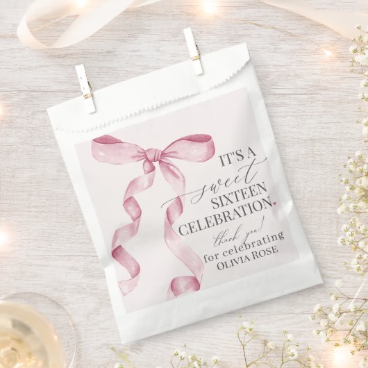ピンクコケットボウスウィート16誕生日パーティーデザート フェイバーバッグ (クリップ留めされた状態)