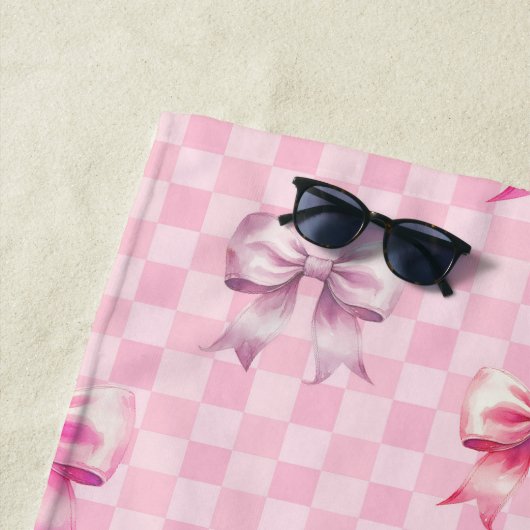 ピンクコケット弓チェッカーボード ビーチタオル (インサイチュ)