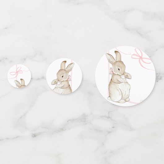 ピンクコケット弓ピーターウサギの最初の誕生日 コンフェッティ (正面)