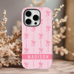 ピンクコケモダンーパーソナライズされたト弓の名ガーリー iPhone 16 PROケース<br><div class="desc">ピンクコケモダンス弓パーソナライズされた名iPhone 16ガーリープロのケースは、可愛いコケ弓とシンプルあなたの名前のスクリプトのタイポグラフィを特徴とする。彼女のための完璧な贈り物のための誕生日、母の日のための母、クリスマスと休日のための姉妹またはベスティー。©2024 Evco Studioによる設計： www.zazzle.com/store/evcostudio</div>
