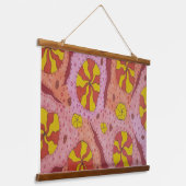 ピンクコズミックキャンディ 吊り下げ型タペストリー (傾斜あり)