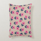 ピンクコンテンポラリーベージュの花柄 アクセントクッション (正面(垂直))
