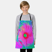 ピンクサイケデリックと赤のハイビスカスの花 エプロン (着用した状態)