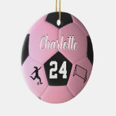 ピンクサッカーボール女子パーソナライズされた名ギフト セラミックオーナメント (右)