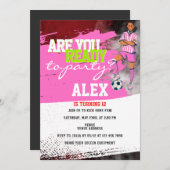 ピンクサッカー選手サッカーガールバースデーパーティー 招待状 (正面/裏面)