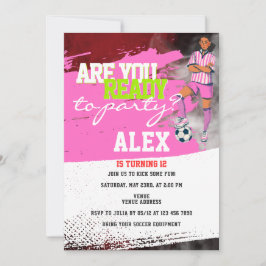 ピンクサッカー選手サッカーガールバースデーパーティー 招待状