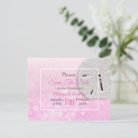 ピンクサンドドルをテーマにした結婚式の日付を保存 案内ポストカード (スタンド正面)