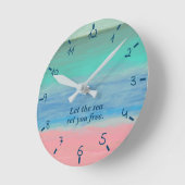 ピンクサンド付き海辺ビーチ ラウンド壁時計 (傾斜)