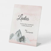 ピンクサンライズマウンテン結婚ズレディースバスルーム 台座サイン (正面)