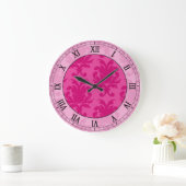 ピンクシックなダマスクローマ数字のホットピンク ラージ壁時計 (ホーム)