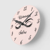 ピンクシック美しいまつげサロン パーソナライズされた ラウンド壁時計 (傾斜)