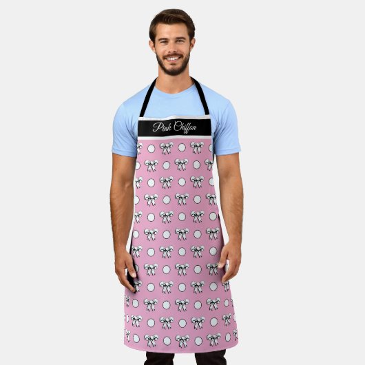 ピンクシフォンホワイト水玉模様弓パーソナライズされた エプロン (着用した状態)