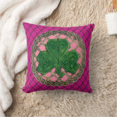 ピンクシャムロックケルト結び目模様オンピンクプレイド クッション (ブランケット)