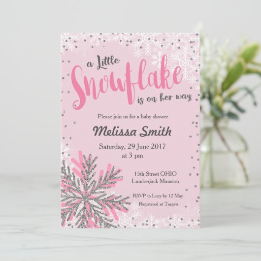 ピンクシルバー小さなスノーフレーク赤ちゃんシャワーカード 招待状 (スタンド正面)