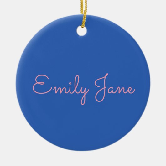 ピンクシンプルとブルーのタイポグラフィパーソナライズされた セラミックオーナメント (正面)