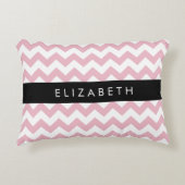 ピンクジグザグ、ピンクシェブロン、波パターン、お名前 アクセントクッション (正面)