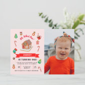 ピンクジンジャーブレッドハウスクリスマスファースト誕生日 招待状 (スタンド正面)