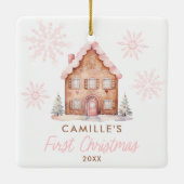 ピンクジンジャーブレッドハウス1stクリスマスフォトセラミック セラミックオーナメント (裏面)