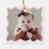 ピンクジンジャーブレッドハウス1stクリスマスフォトセラミック セラミックオーナメント (正面)