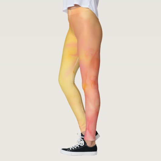 ピンクスを通して黄色く鳴る レギンス (左)